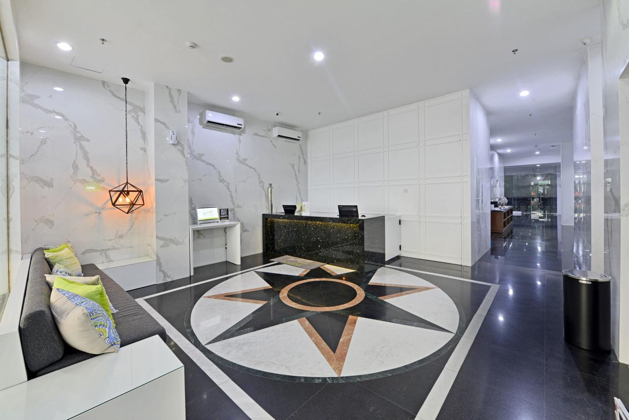 Whiz Hotel Falatehan Giacarta Esterno foto