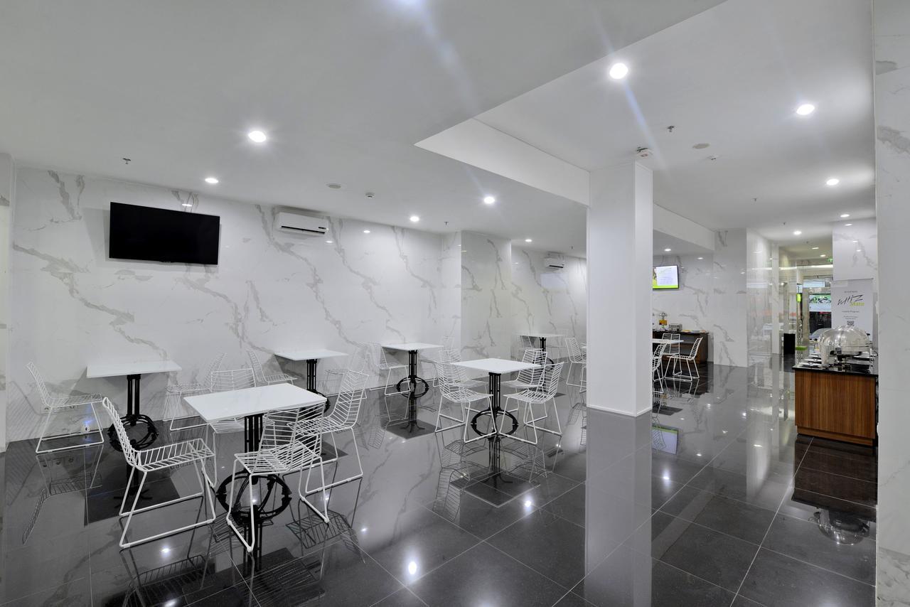 Whiz Hotel Falatehan Giacarta Esterno foto