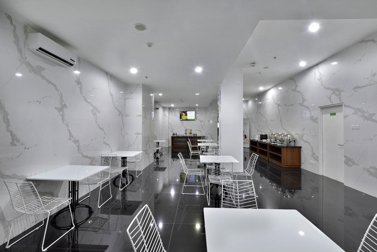 Whiz Hotel Falatehan Giacarta Esterno foto